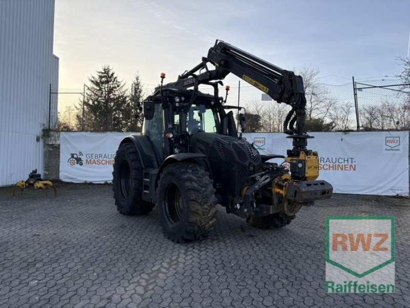 Forstschlepper типа Valtra N155eH Forstkran, Gebrauchtmaschine в Kruft