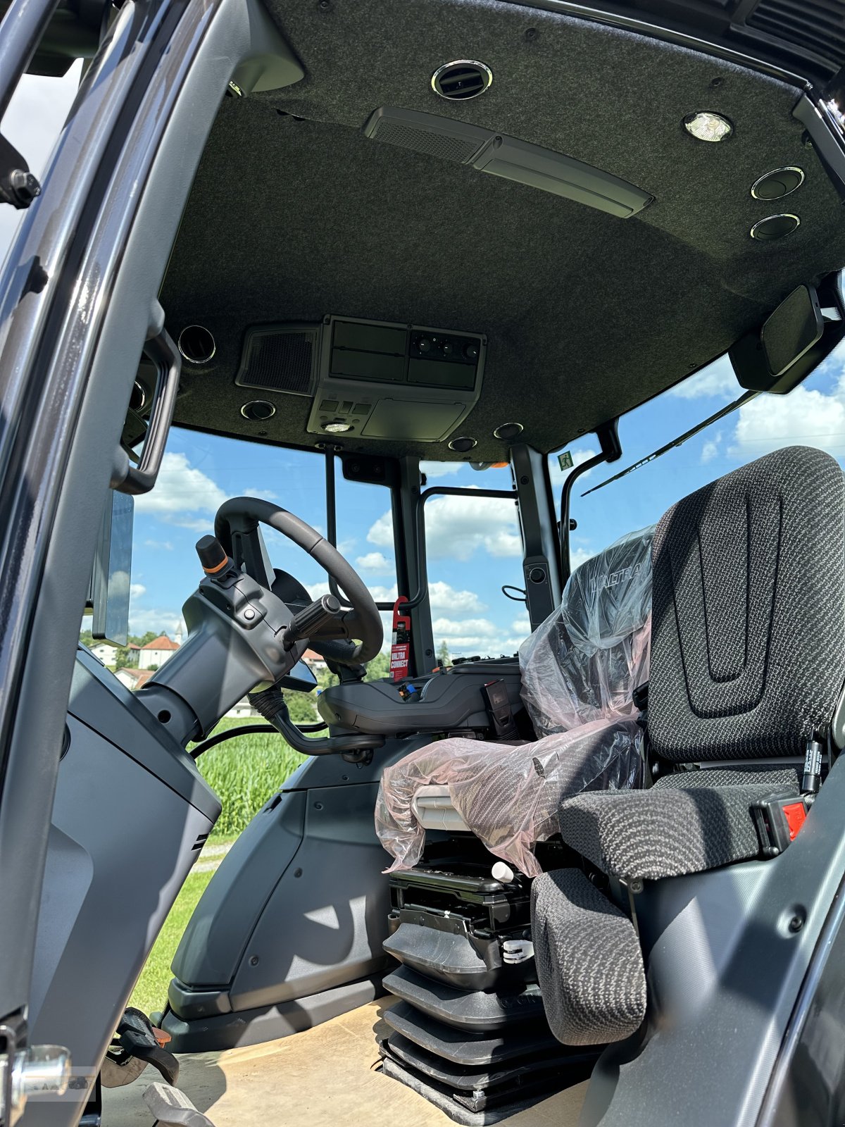 Forstschlepper des Typs Valtra N175 Direct, Neumaschine in Neumarkt St. Veit (Bild 3)