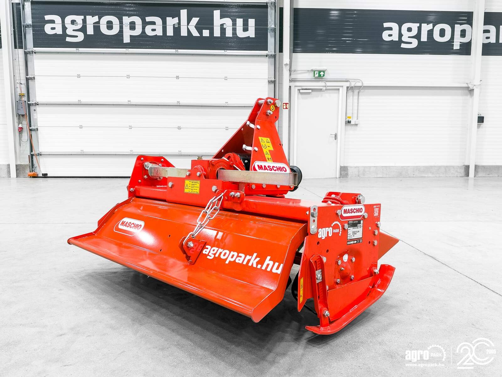 Fräse от тип Maschio W 125 rotary tiller with 1,25 m working width, 24 blades, 18 cm working depth, 3-point hitch with offset option, anti-wear skids, Gebrauchtmaschine в Csengele (Снимка 3)