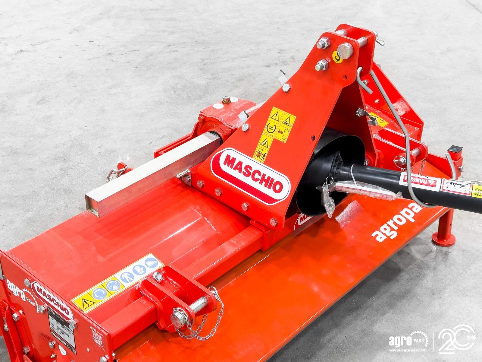 Fräse от тип Maschio W 125 rotary tiller with 1,25 m working width, 24 blades, 18 cm working depth, 3-point hitch with offset option, anti-wear skids, Gebrauchtmaschine в Csengele (Снимка 11)