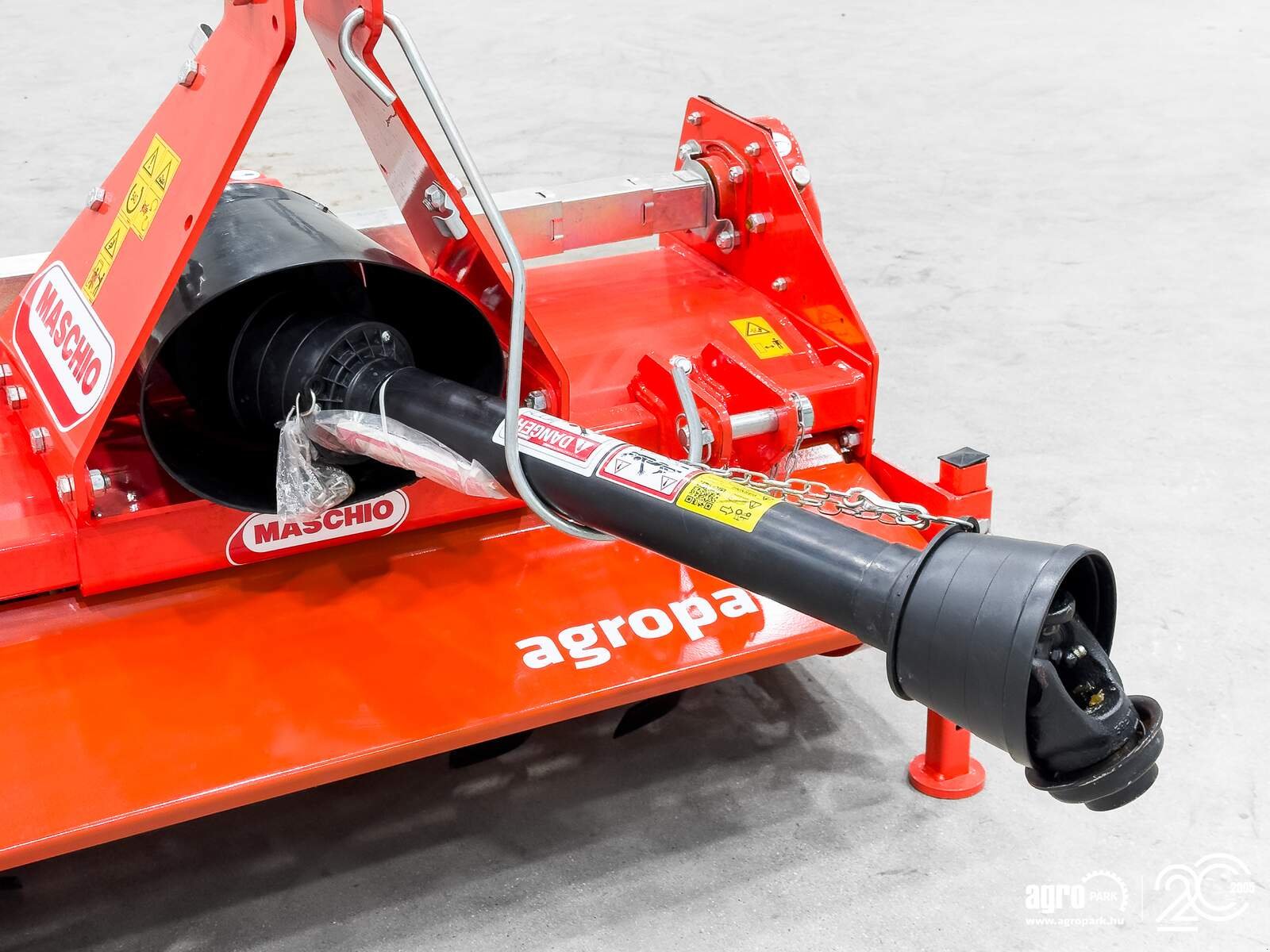 Fräse от тип Maschio W 125 rotary tiller with 1,25 m working width, 24 blades, 18 cm working depth, 3-point hitch with offset option, anti-wear skids, Gebrauchtmaschine в Csengele (Снимка 12)