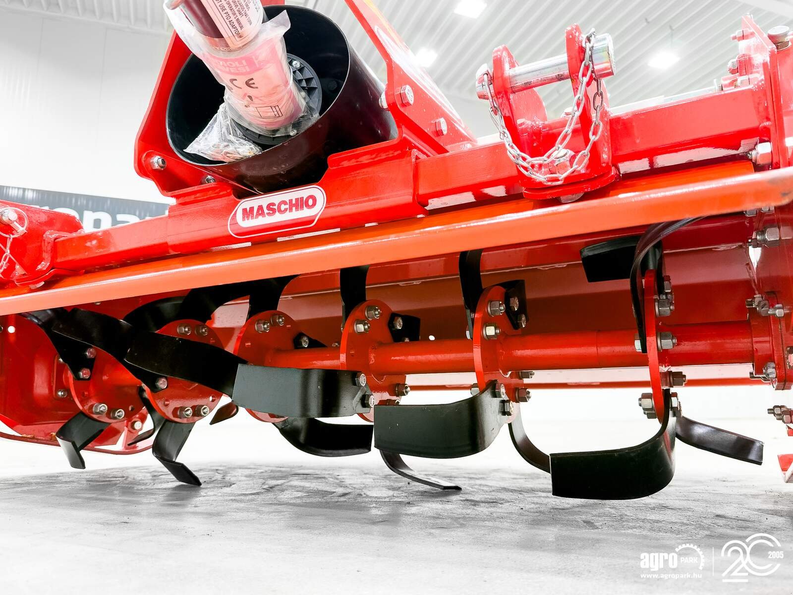 Fräse от тип Maschio W 125 rotary tiller with 1,25 m working width, 24 blades, 18 cm working depth, 3-point hitch with offset option, anti-wear skids, Gebrauchtmaschine в Csengele (Снимка 15)