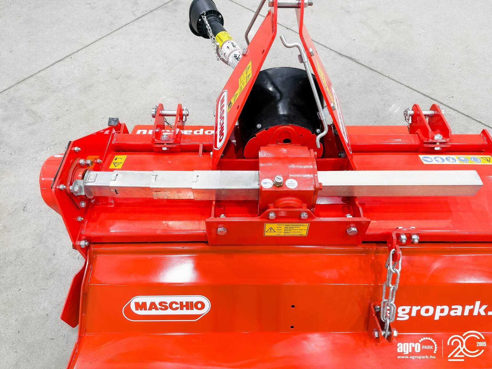 Fräse от тип Maschio W 125 rotary tiller with 1,25 m working width, 24 blades, 18 cm working depth, 3-point hitch with offset option, anti-wear skids, Gebrauchtmaschine в Csengele (Снимка 17)
