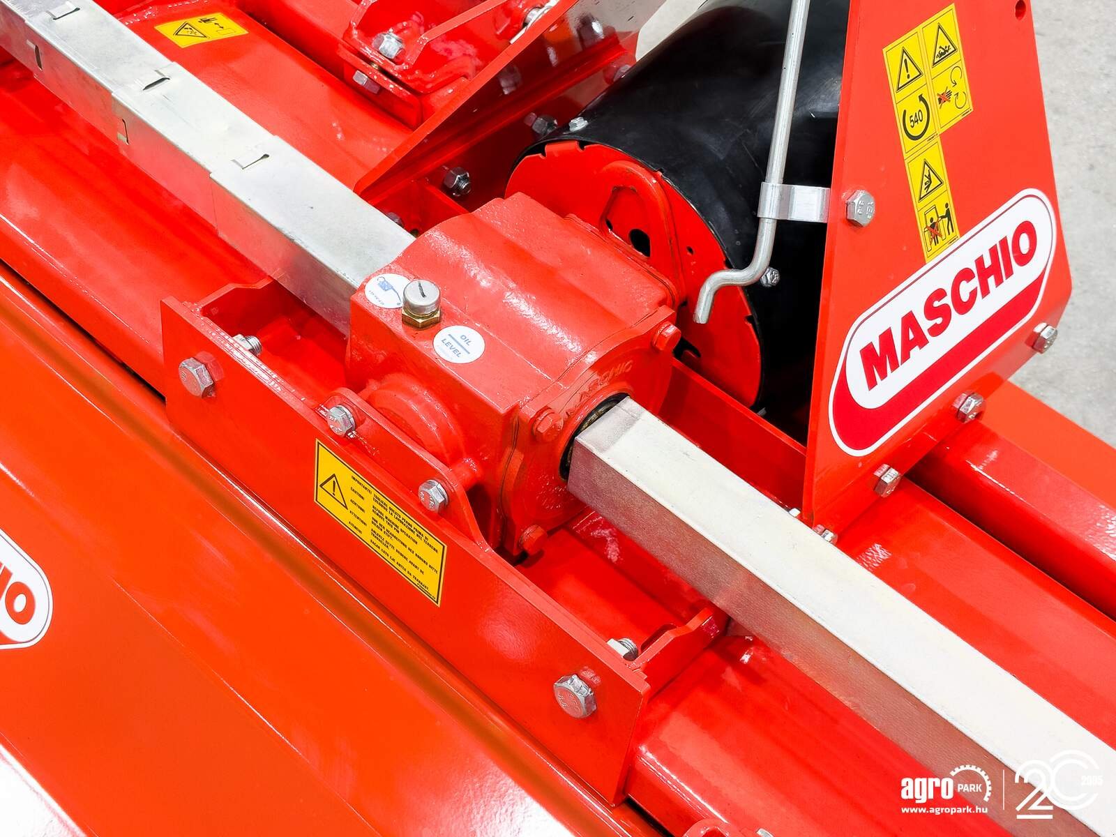 Fräse от тип Maschio W 125 rotary tiller with 1,25 m working width, 24 blades, 18 cm working depth, 3-point hitch with offset option, anti-wear skids, Gebrauchtmaschine в Csengele (Снимка 20)