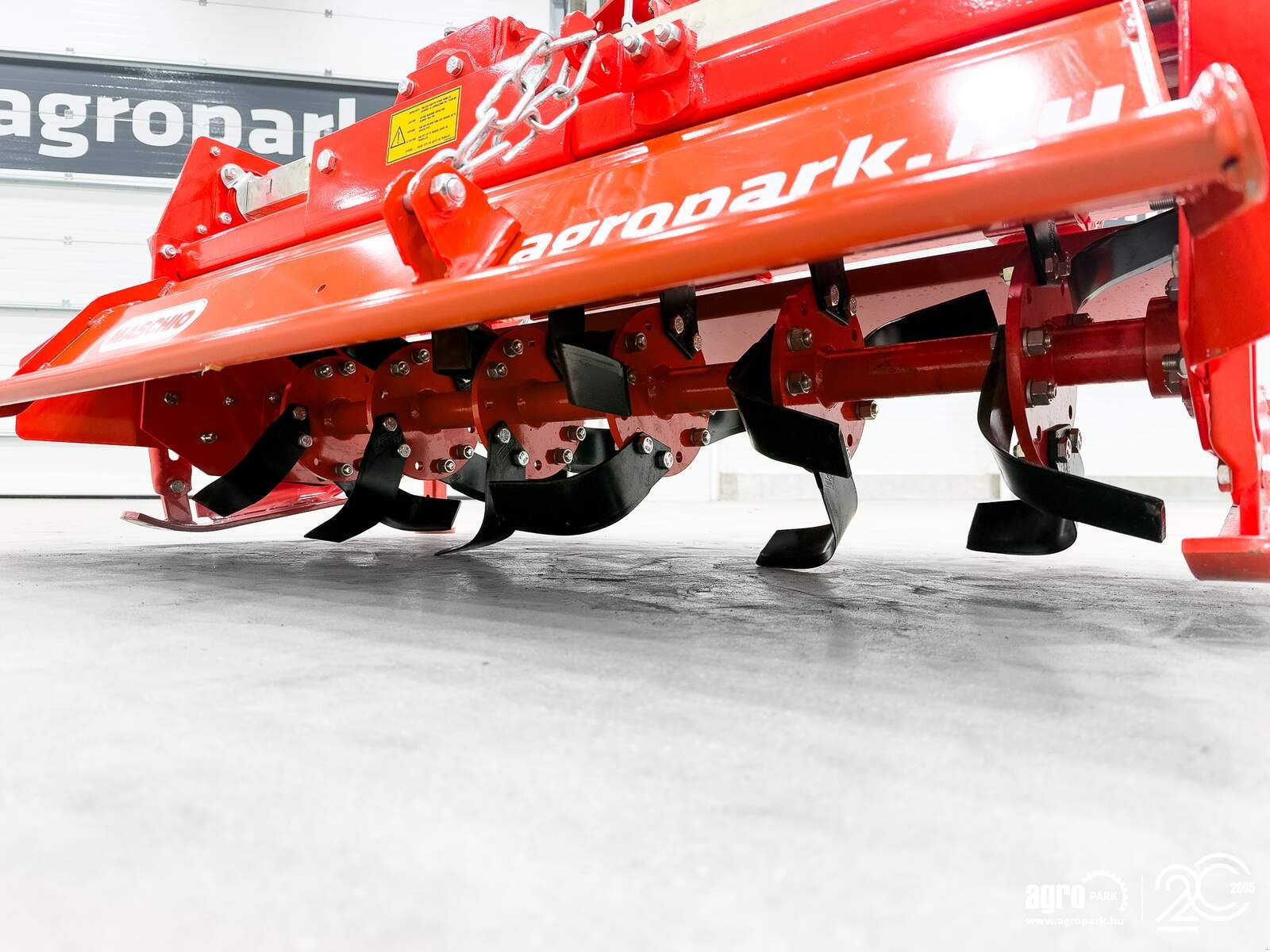 Fräse от тип Maschio W 125 rotary tiller with 1,25 m working width, 24 blades, 18 cm working depth, 3-point hitch with offset option, anti-wear skids, Gebrauchtmaschine в Csengele (Снимка 25)