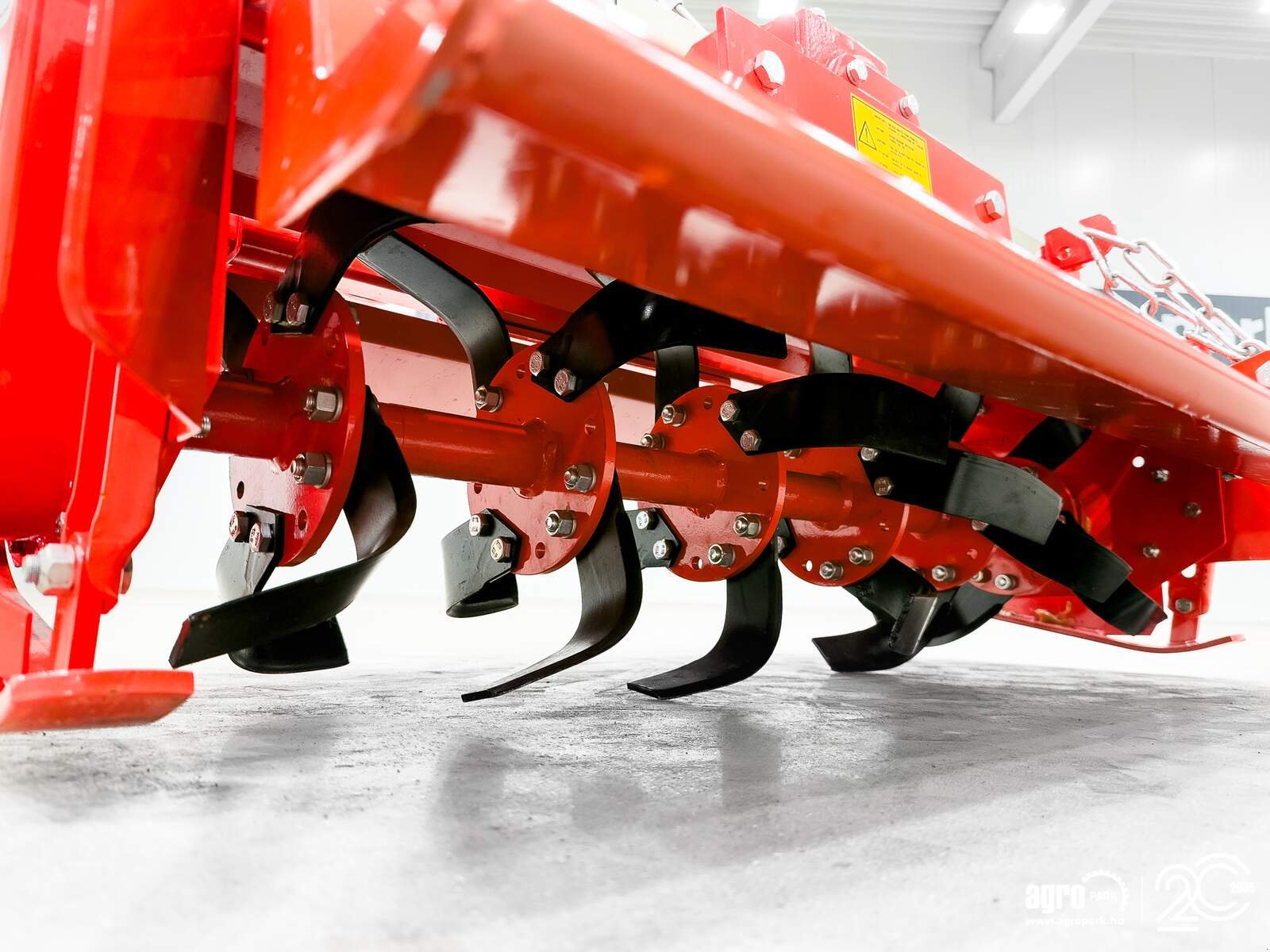 Fräse от тип Maschio W 125 rotary tiller with 1,25 m working width, 24 blades, 18 cm working depth, 3-point hitch with offset option, anti-wear skids, Gebrauchtmaschine в Csengele (Снимка 26)