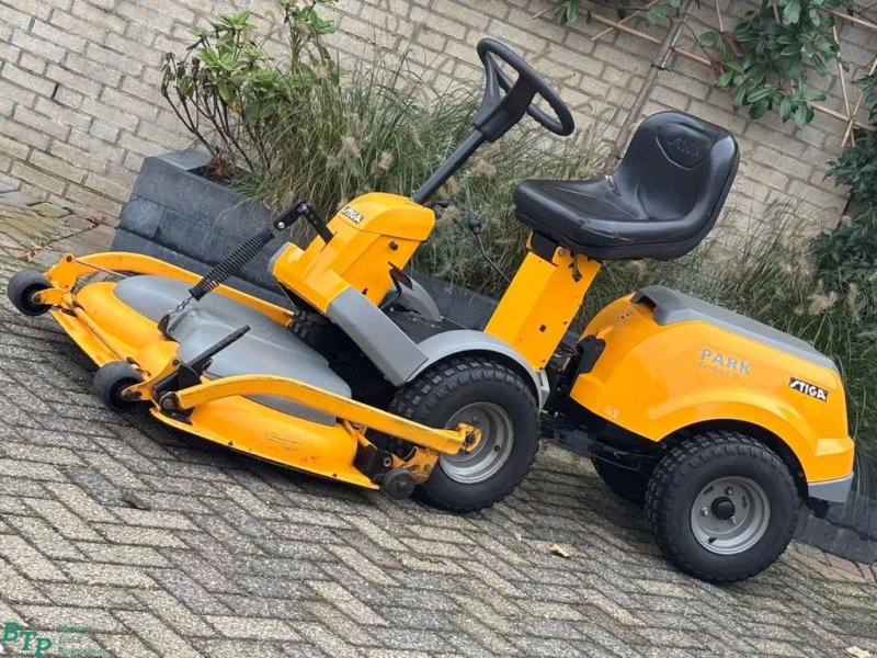 Freischneider & Trimmer типа Stiga Gebruikte Park Compact frontmaaier zitmaaier, Gebrauchtmaschine в Ameide (Фотография 1)