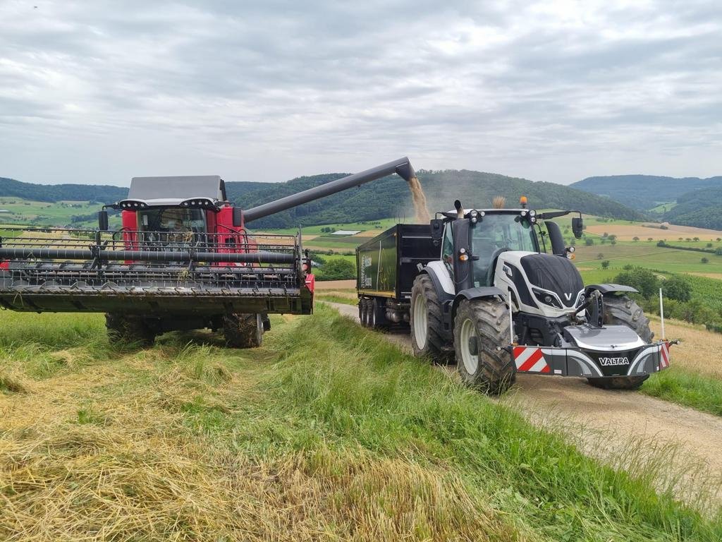 Frontgewicht des Typs Agribumper Valtra TractorBumper, Neumaschine in Alphen (Bild 9)
