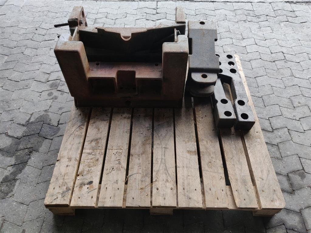 Frontgewicht typu Case IH Basisvægt og midtervægt til 1255 XL og 1455 XL, Gebrauchtmaschine v Storvorde (Obrázek 1)