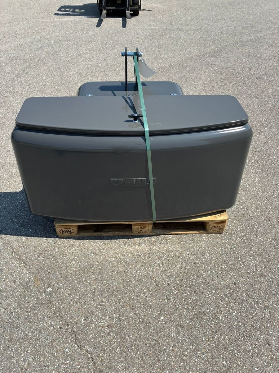 Frontgewicht tip CLAAS 1050 kg Box II CLAAS dark grey, Neumaschine in Mistelbach (Poză 1)