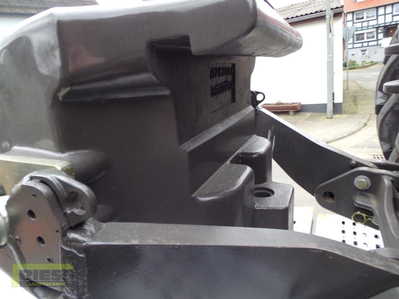 Frontgewicht Türe ait CLAAS 900+600 KG Frontgewicht Claas, Vorführmaschine içinde Homberg/Ohm - Maulbach (resim 4)