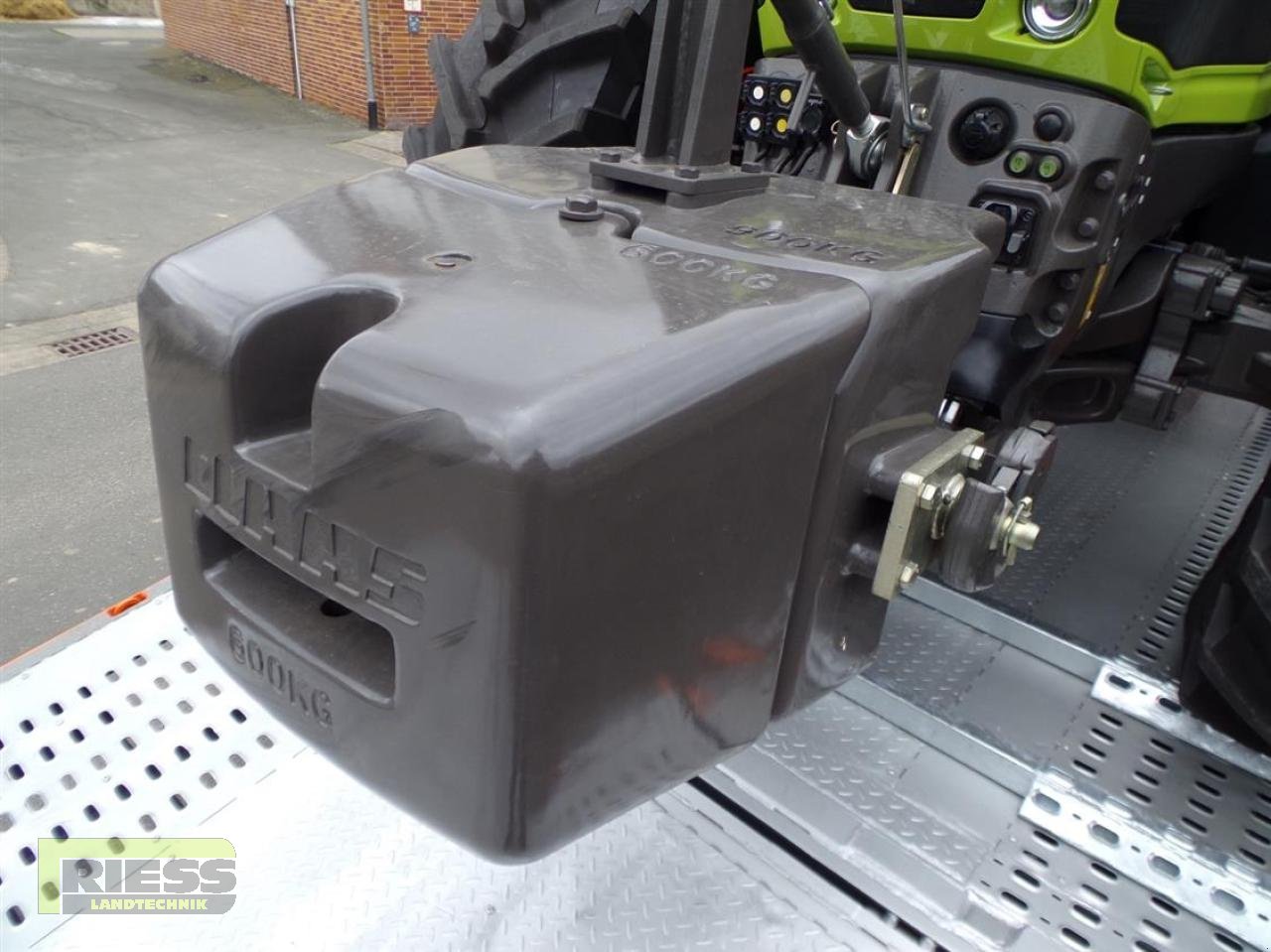 Frontgewicht Türe ait CLAAS 900+600 KG Frontgewicht Claas, Vorführmaschine içinde Homberg/Ohm - Maulbach (resim 6)