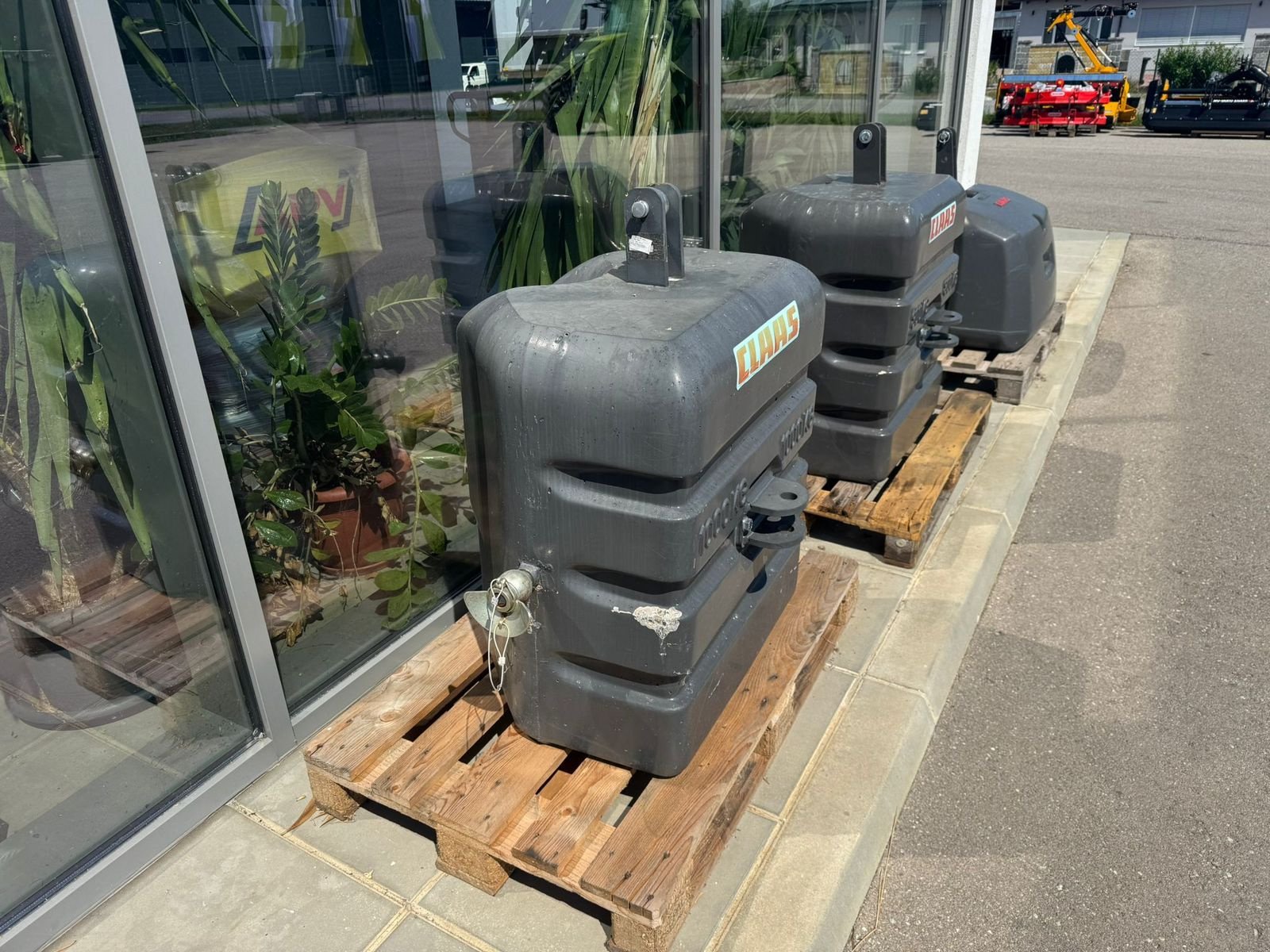 Frontgewicht des Typs CLAAS Frontgewichte Beton - Hohe Bauform 800 + 100KG, Gebrauchtmaschine in Mistelbach (Bild 1)