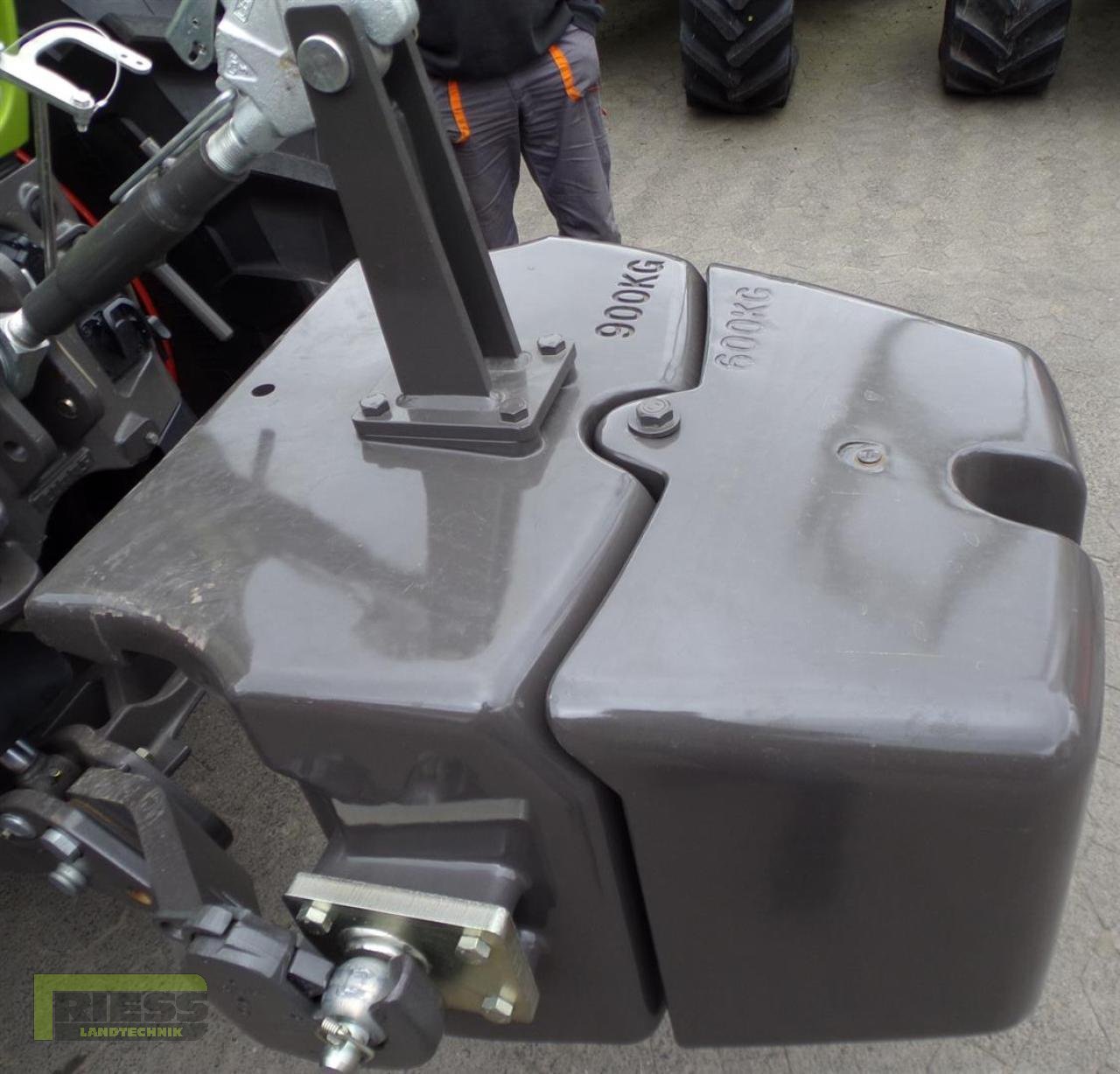 Frontgewicht des Typs CLAAS Gewicht 900+600kg, Neumaschine in Homberg (Ohm) - Maulbach (Bild 1)