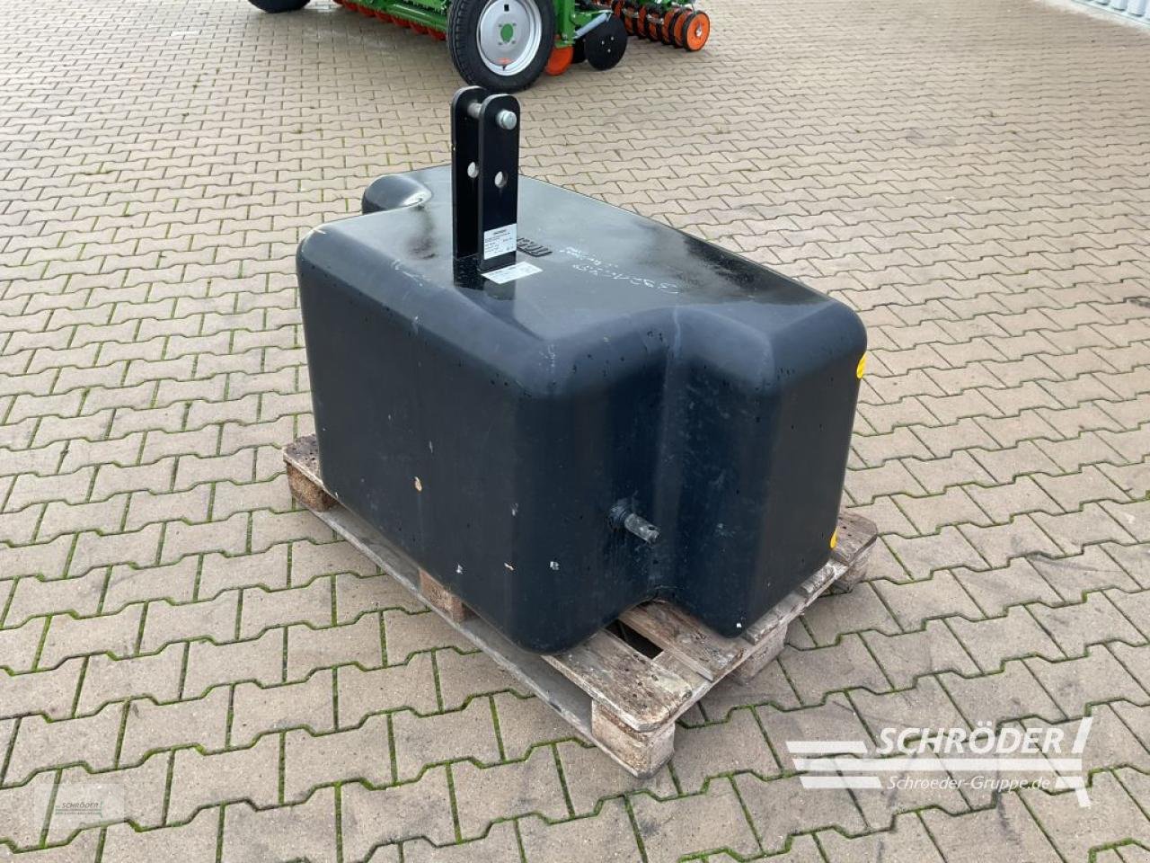 Frontgewicht des Typs Düvelsdorf 1050 KG, Neumaschine in Holdorf (Bild 2)