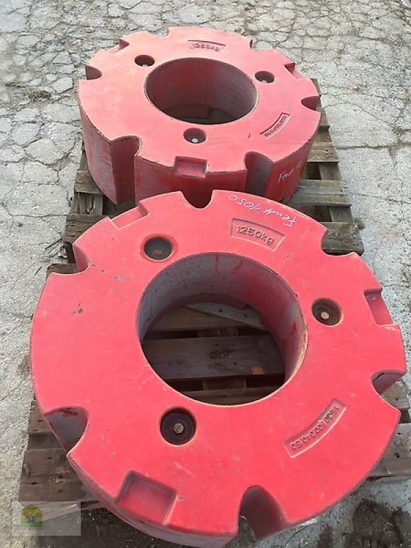 Frontgewicht des Typs Fendt 2x 1250kg Radgewichte für 1050, Gebrauchtmaschine in Salsitz (Bild 1)