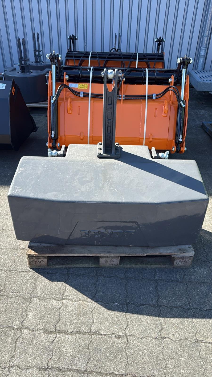 Frontgewicht des Typs Fendt Frontgewicht 1250 KG, Gebrauchtmaschine in Husum (Bild 1)