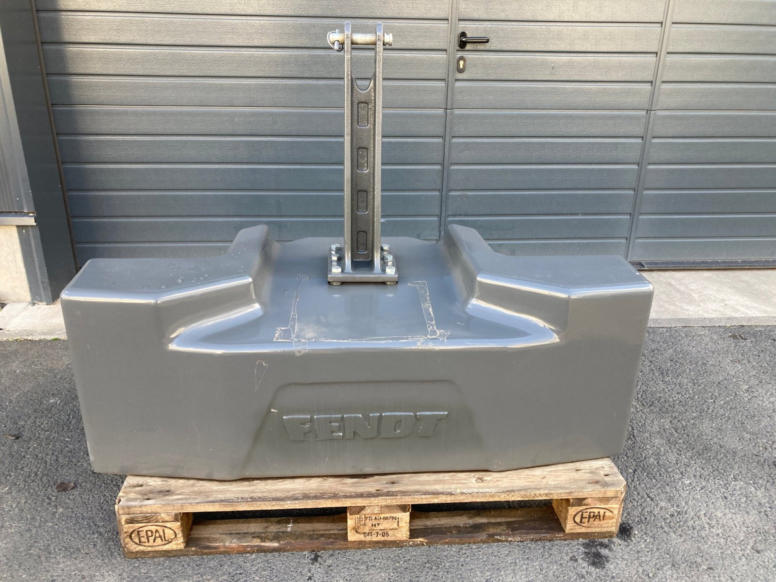 Frontgewicht des Typs Fendt Frontgewicht 1800kg, Gebrauchtmaschine in Wülfershausen an der Saale (Bild 1)