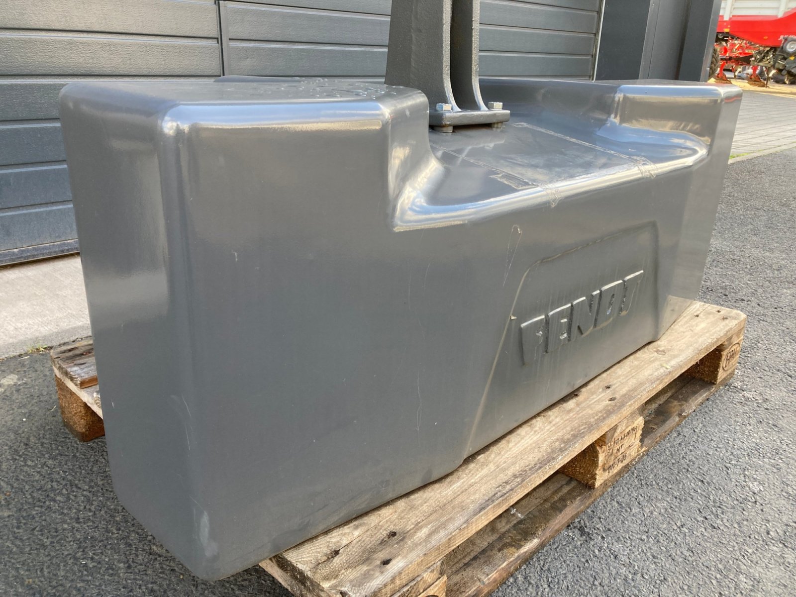 Frontgewicht des Typs Fendt Frontgewicht 1800kg, Gebrauchtmaschine in Wülfershausen an der Saale (Bild 2)