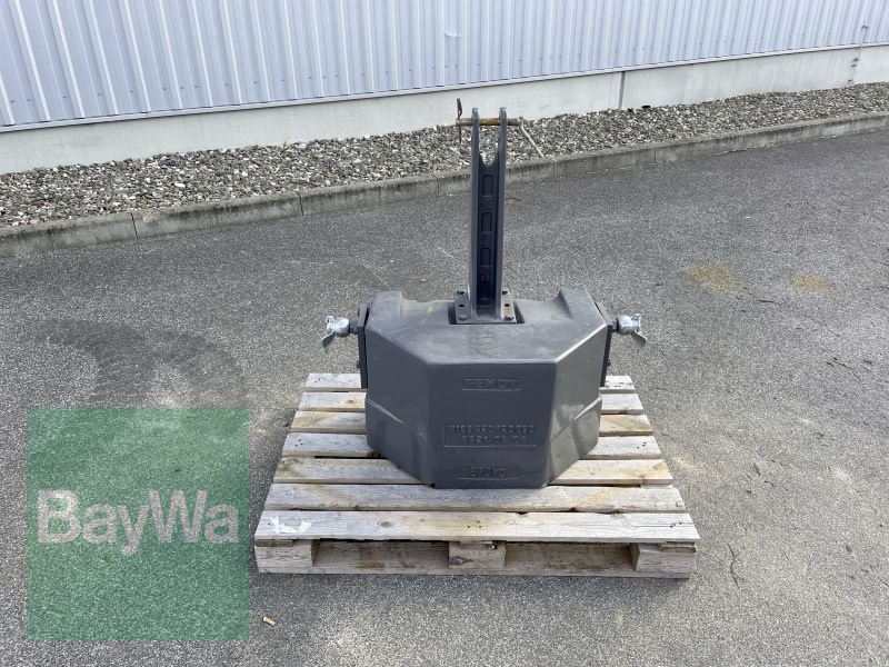 Frontgewicht typu Fendt FRONTGEWICHT 870 KG, Gebrauchtmaschine v Bamberg (Obrázok 1)