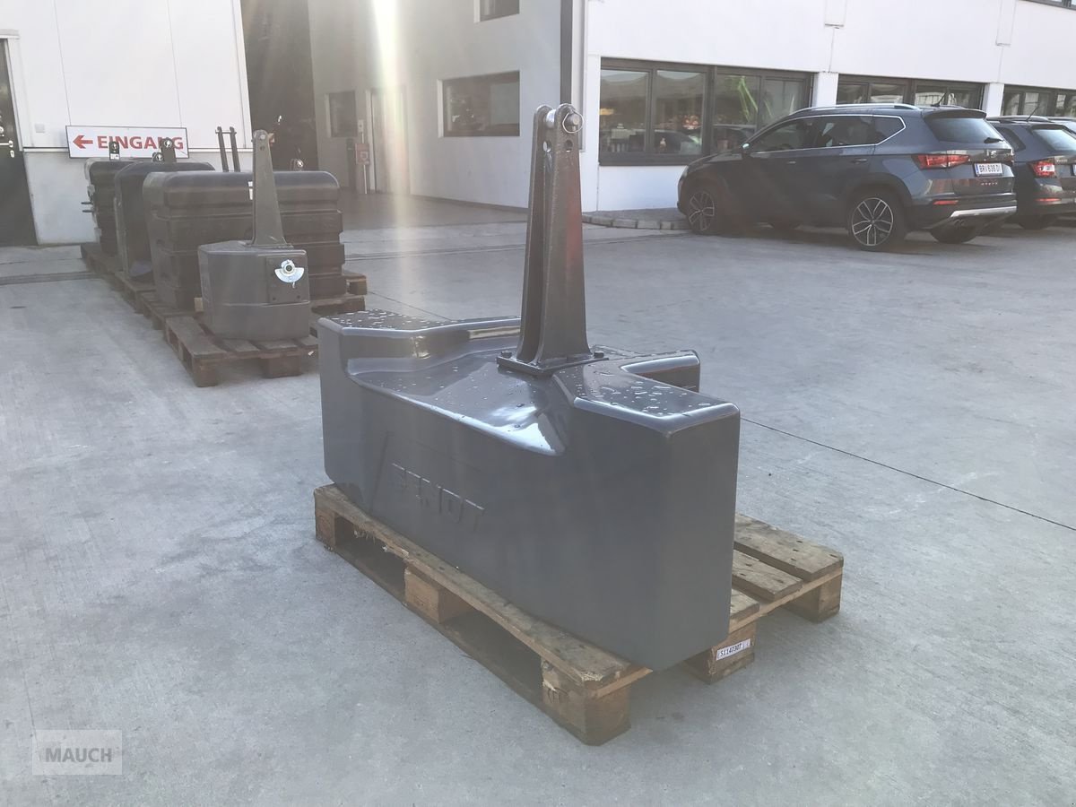 Frontgewicht of the type Fendt Gewicht 1800 kg, Neumaschine in Burgkirchen (Picture 7)