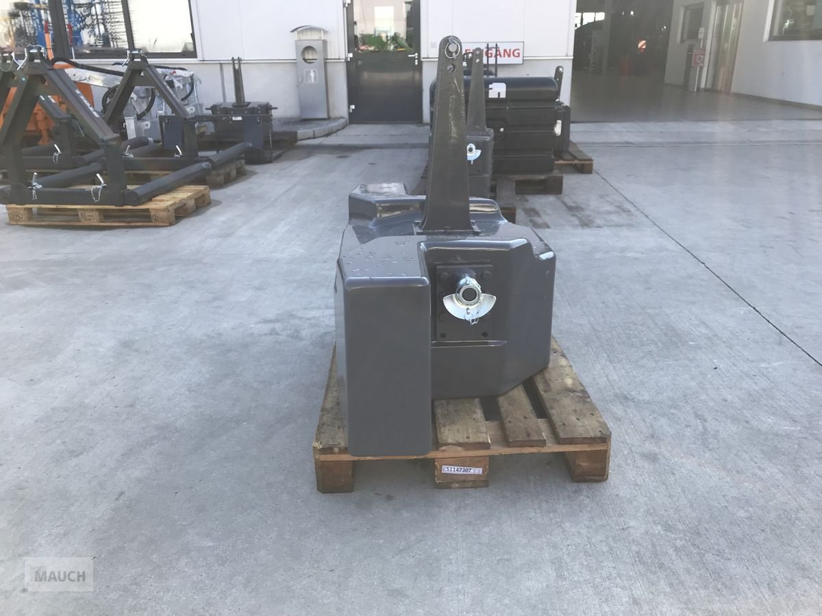 Frontgewicht of the type Fendt Gewicht 1800 kg, Neumaschine in Burgkirchen (Picture 6)