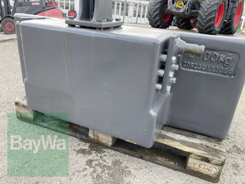 Frontgewicht typu Fendt GEWICHT 2500 KG, Gebrauchtmaschine w Dinkelsbühl (Zdjęcie 7)
