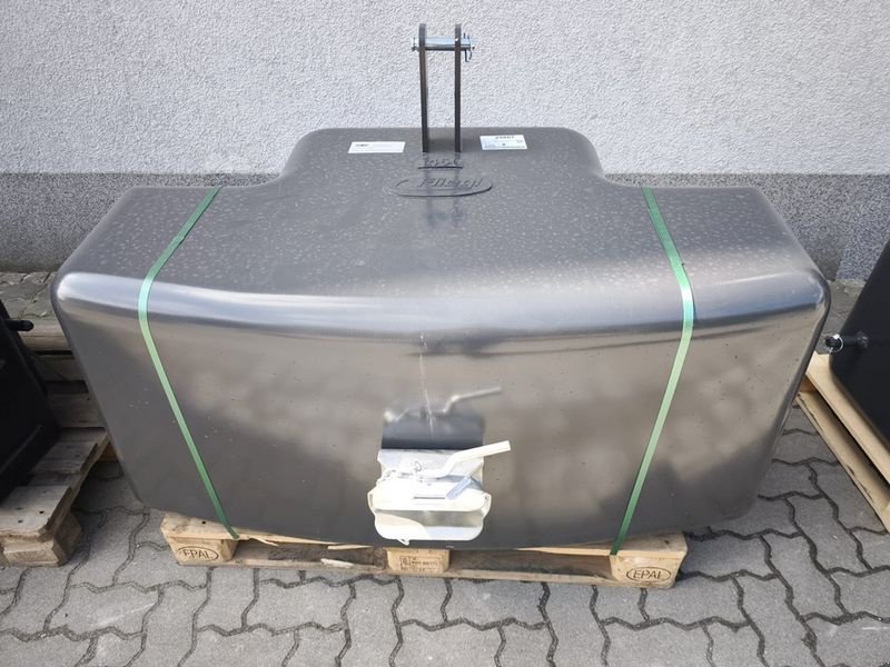 Frontgewicht Türe ait Fliegl 1450 kg Frontgewicht, Neumaschine içinde St. Marienkirchen (resim 2)