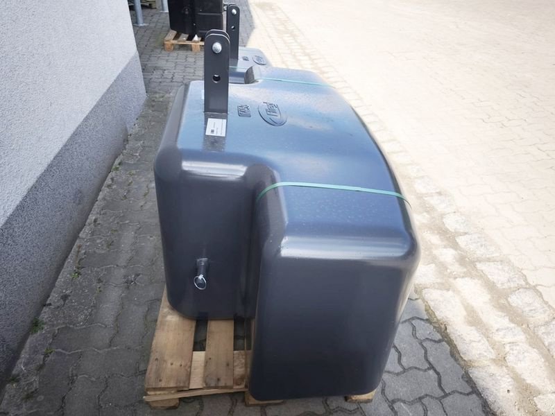 Frontgewicht Türe ait Fliegl 1450 kg Frontgewicht, Neumaschine içinde St. Marienkirchen (resim 4)