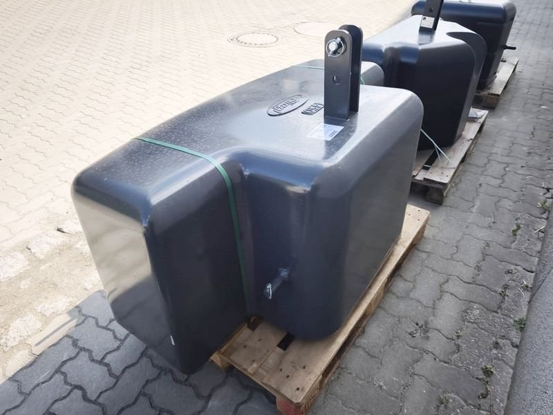 Frontgewicht Türe ait Fliegl 1450 kg Frontgewicht, Neumaschine içinde St. Marienkirchen (resim 7)