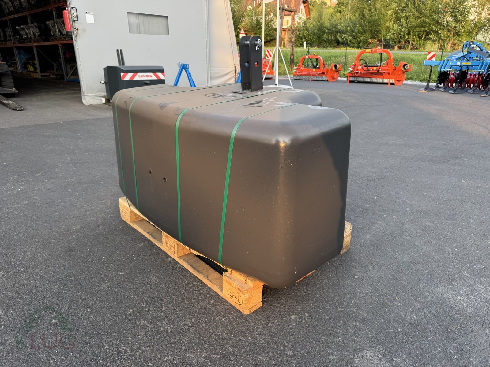 Frontgewicht typu Fliegl Frontgewicht, Neumaschine v Pirching am Traubenberg (Obrázek 9)