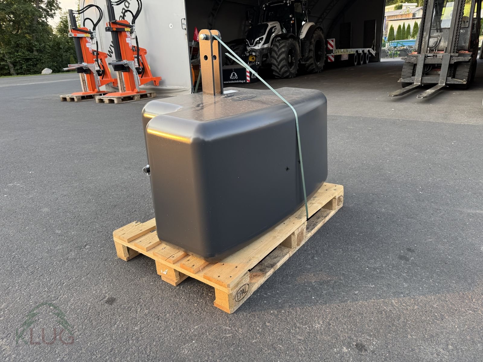 Frontgewicht typu Fliegl Frontgewicht, Neumaschine v Pirching am Traubenberg (Obrázek 12)