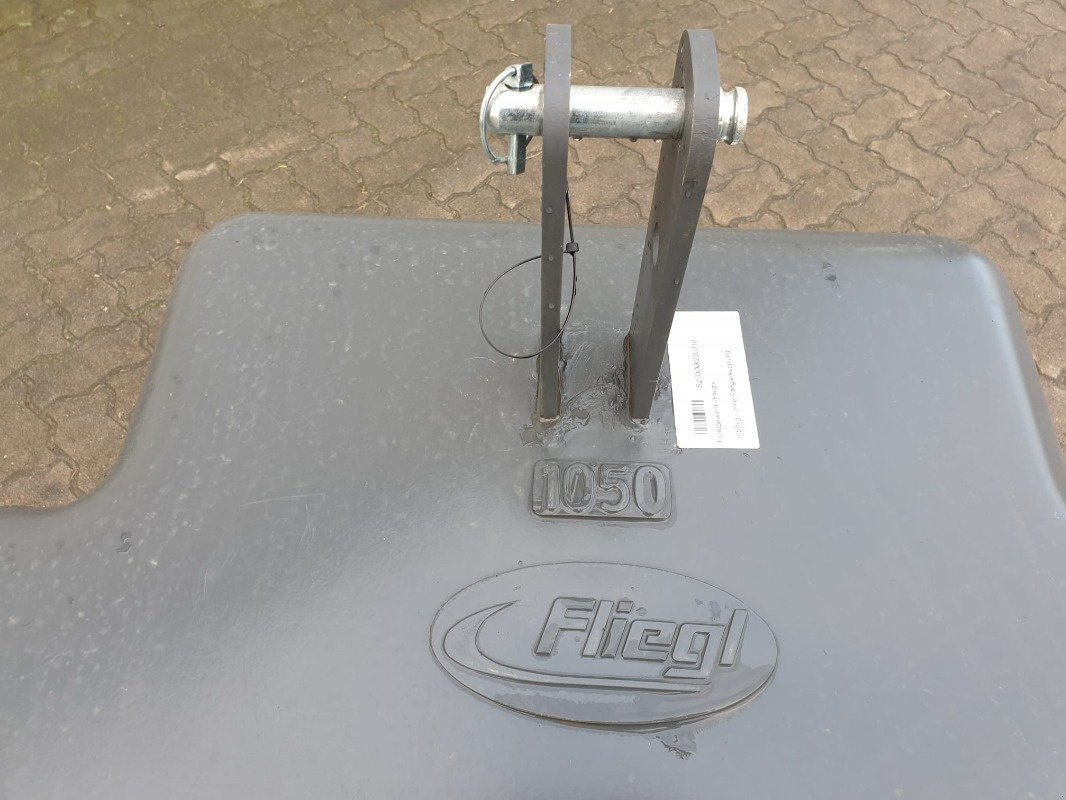Frontgewicht du type Fliegl GEWICHT 1.050KG, Neumaschine en Sittensen (Photo 4)