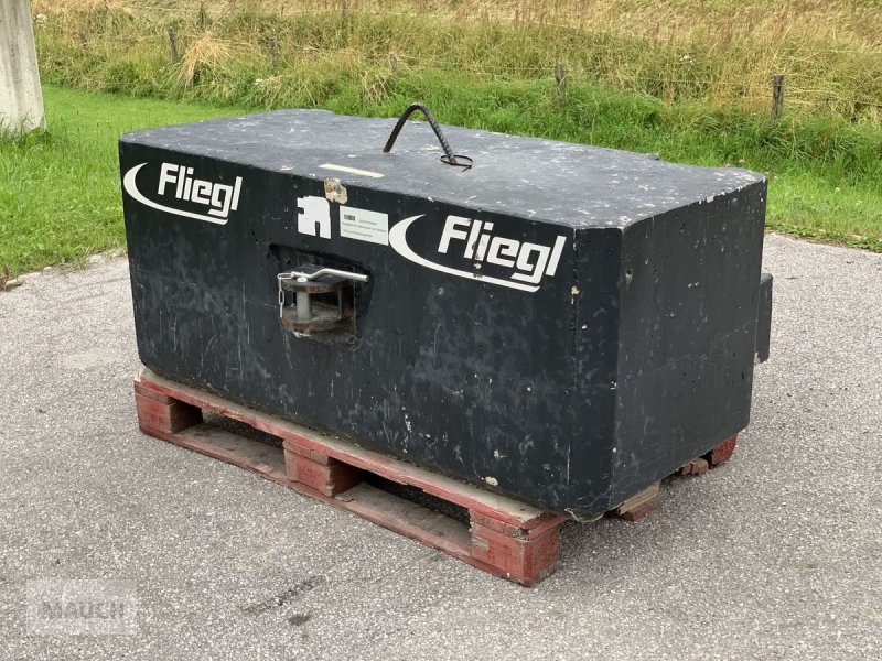 Frontgewicht van het type Fliegl Heckgewicht 1500 kg, Neumaschine in Eben (Foto 1)
