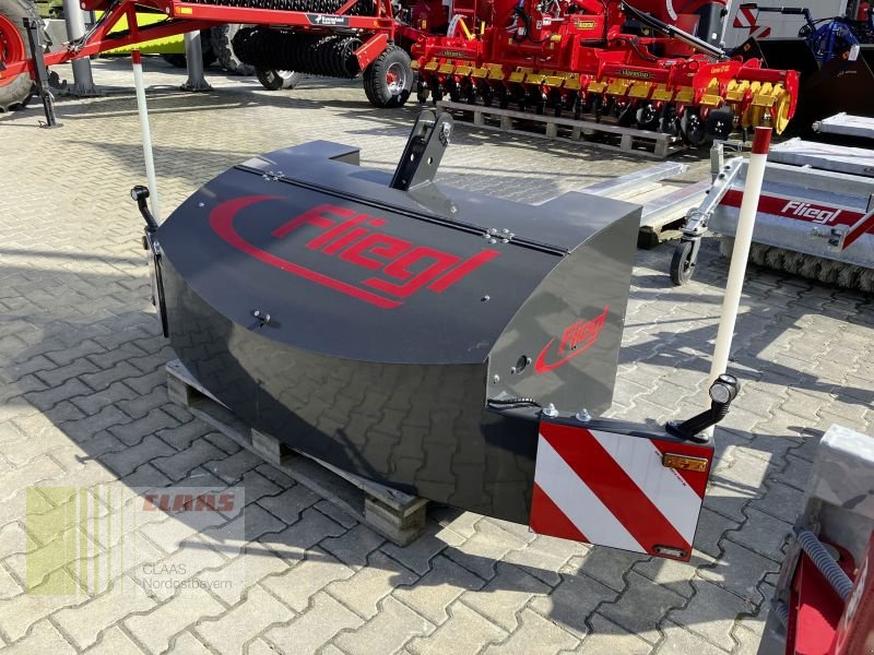 Frontgewicht des Typs Fliegl SZBXXX200356 STAR 1.000KG, Neumaschine in Schwend (Bild 1)