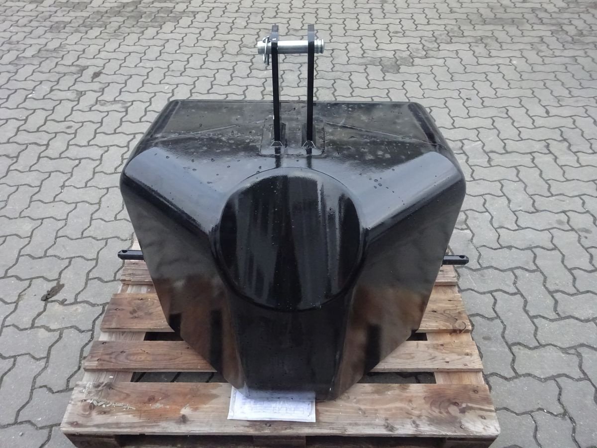 Frontgewicht des Typs Frans Pateer 600 kg BBP-2 Betongewicht, Neumaschine in St. Marienkirchen (Bild 4)