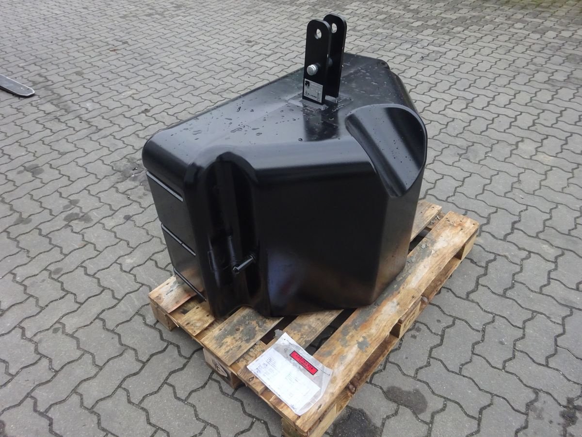 Frontgewicht des Typs Frans Pateer 800 kg BBP-2 Betongewicht, Neumaschine in St. Marienkirchen (Bild 3)