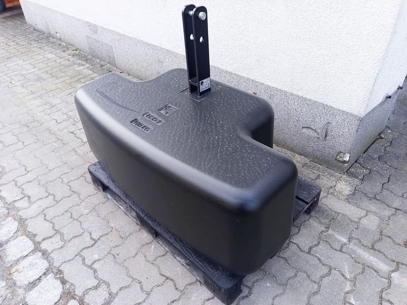 Frontgewicht des Typs Frans Pateer ECO-2 900 kg Betongewicht, Neumaschine in St. Marienkirchen (Bild 1)