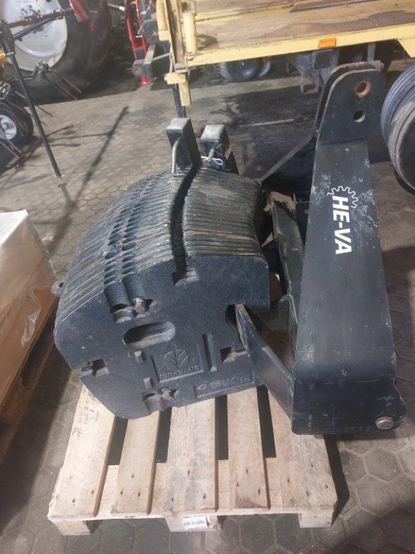 Frontgewicht of the type HE-VA 1000KG FRONTVÆGT med Newholland original vægte, Gebrauchtmaschine in Tinglev (Picture 1)
