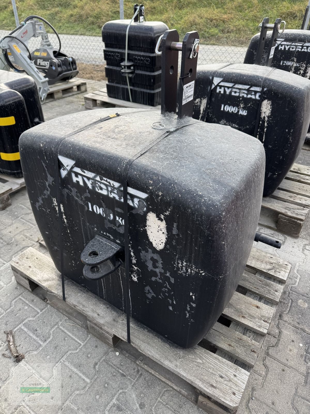 Frontgewicht des Typs Hydrac 1000kg, Neumaschine in Hartberg (Bild 1)