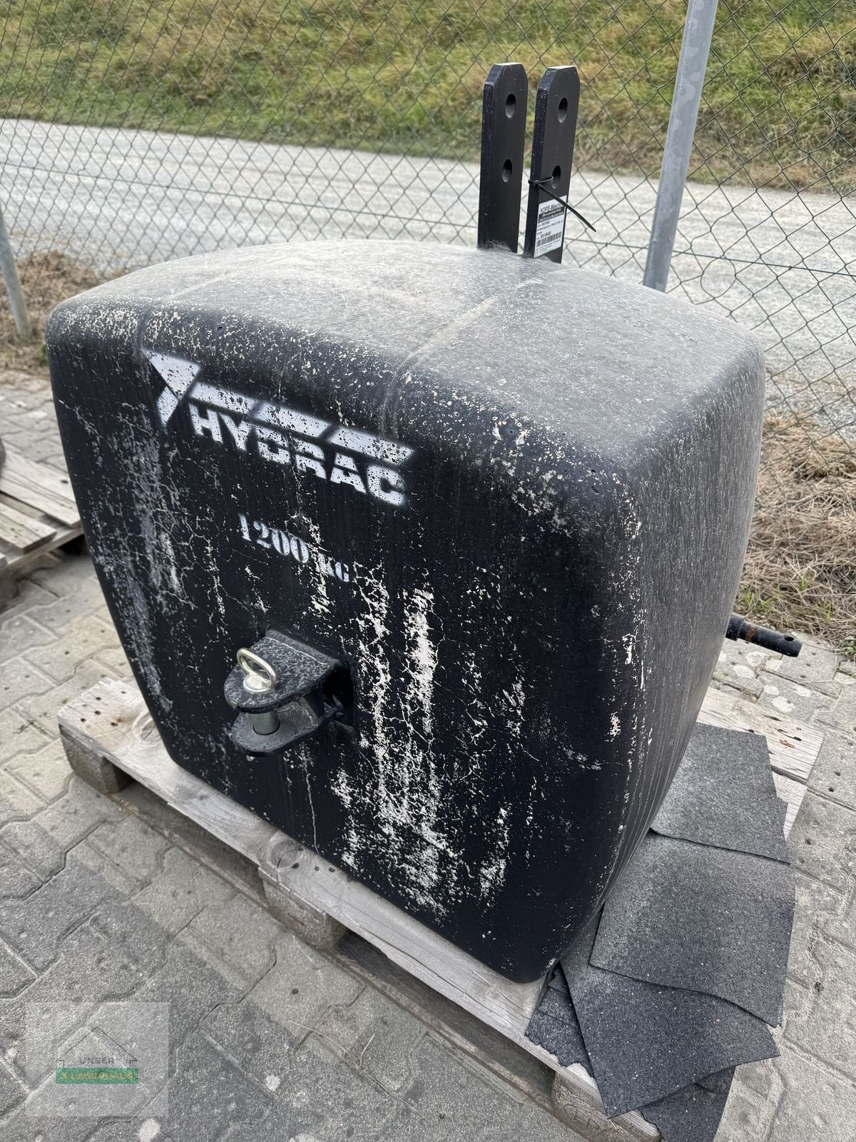 Frontgewicht des Typs Hydrac 1200kg, Neumaschine in Hartberg (Bild 1)