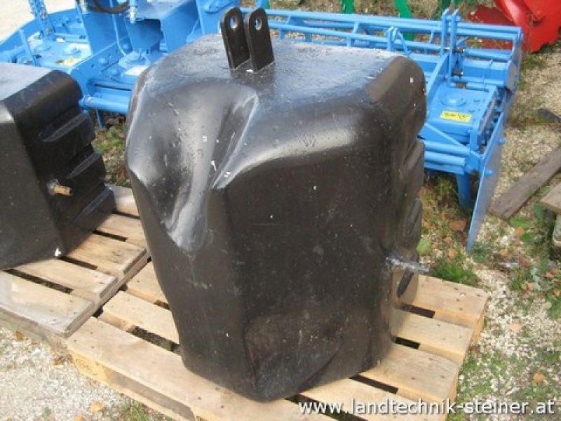Frontgewicht des Typs Massey Ferguson Beton Frontgewicht 1000 kg, Neumaschine in Hohenruppersdorf (Bild 2)