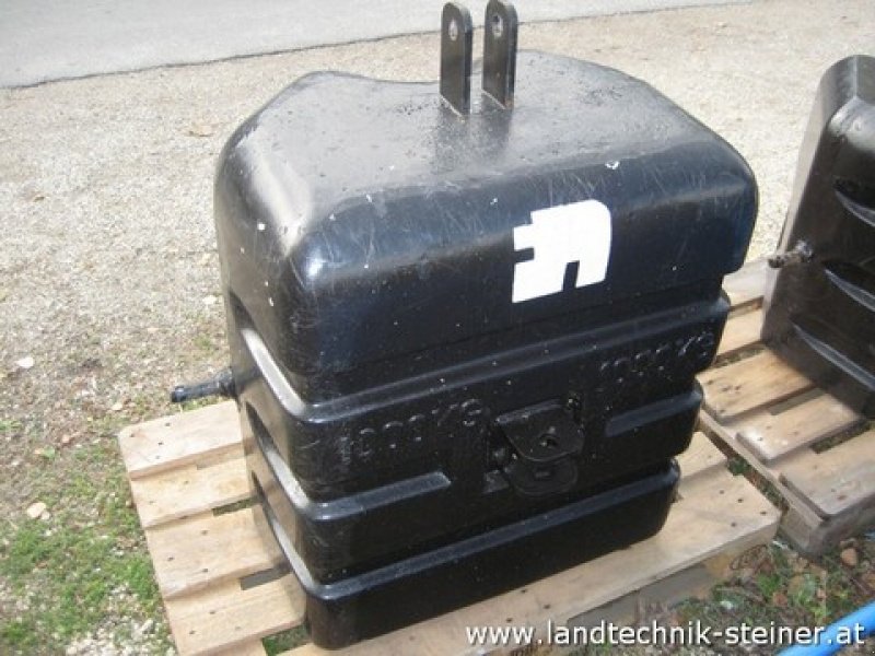 Frontgewicht des Typs Massey Ferguson Beton Frontgewicht 1000 kg, Neumaschine in Hohenruppersdorf (Bild 1)