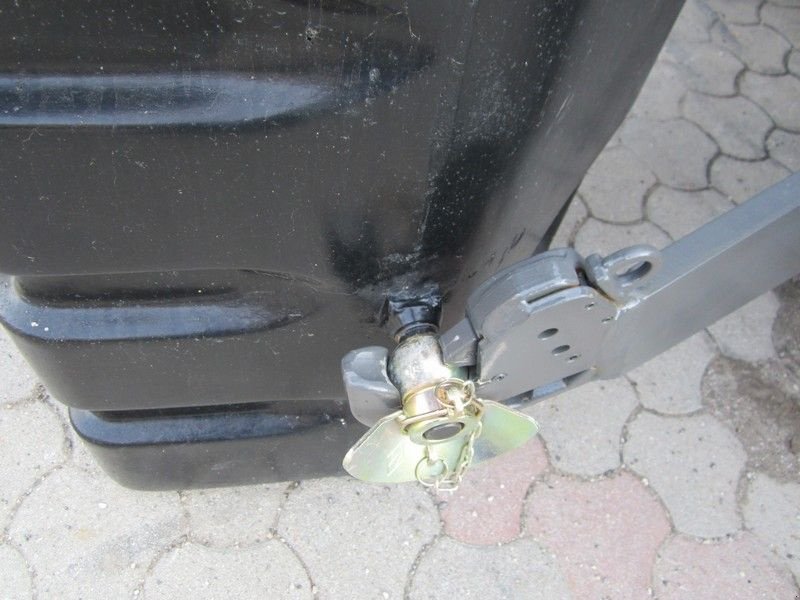 Frontgewicht des Typs Massey Ferguson Beton Frontgewicht 800kg, Neumaschine in Hohenruppersdorf (Bild 5)