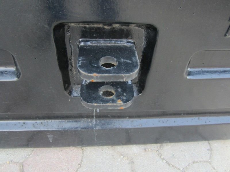 Frontgewicht des Typs Massey Ferguson Beton Frontgewicht 800kg, Neumaschine in Hohenruppersdorf (Bild 2)