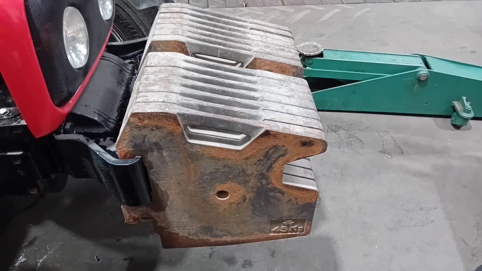 Frontgewicht typu Massey Ferguson MF Frontgewicht 45kg, Gebrauchtmaschine v NATTERNBACH (Obrázek 1)