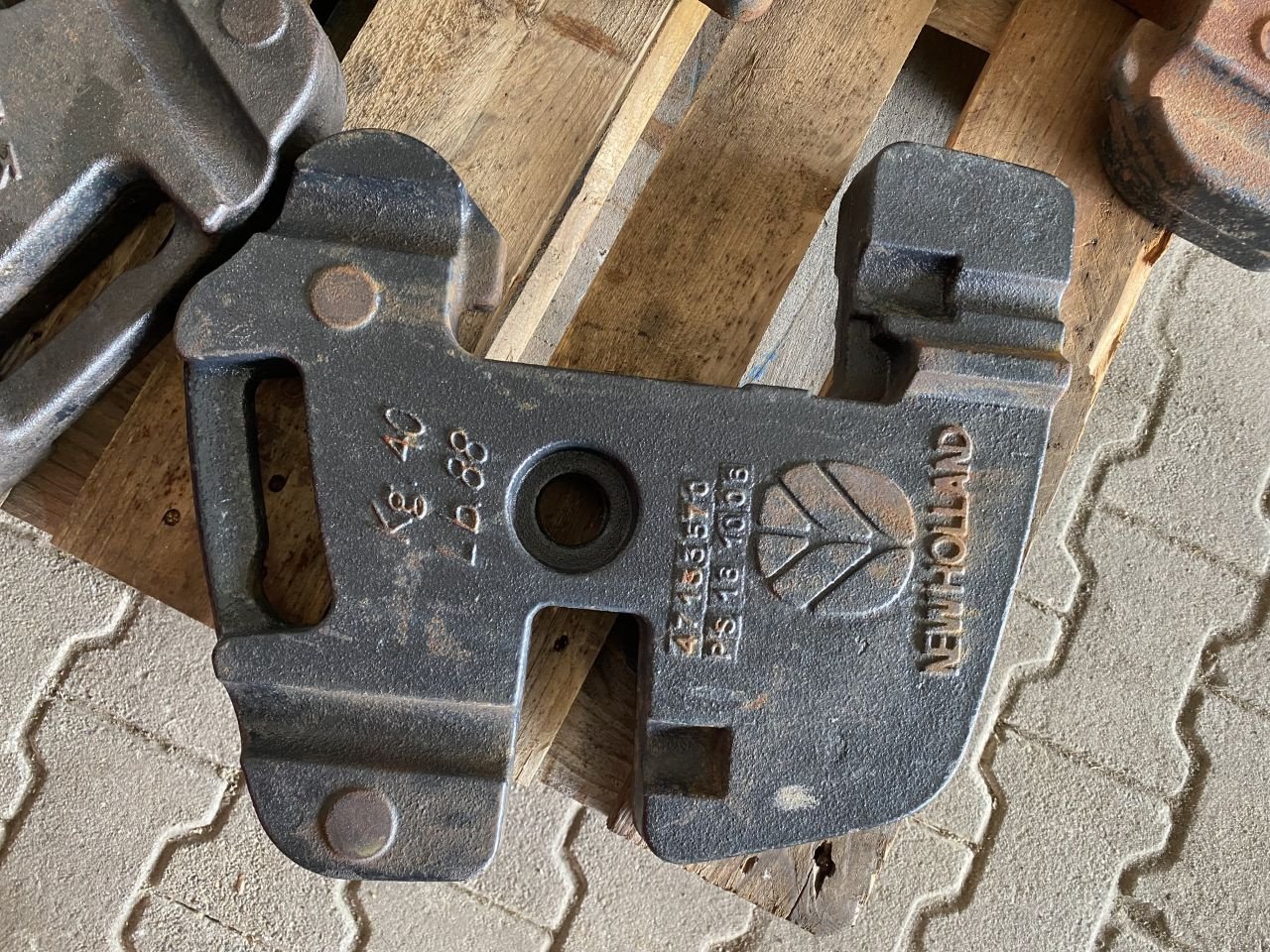 Frontgewicht des Typs New Holland -, Gebrauchtmaschine in De Mortel (Bild 3)