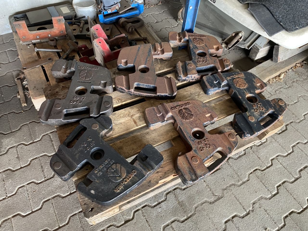 Frontgewicht des Typs New Holland -, Gebrauchtmaschine in De Mortel (Bild 2)