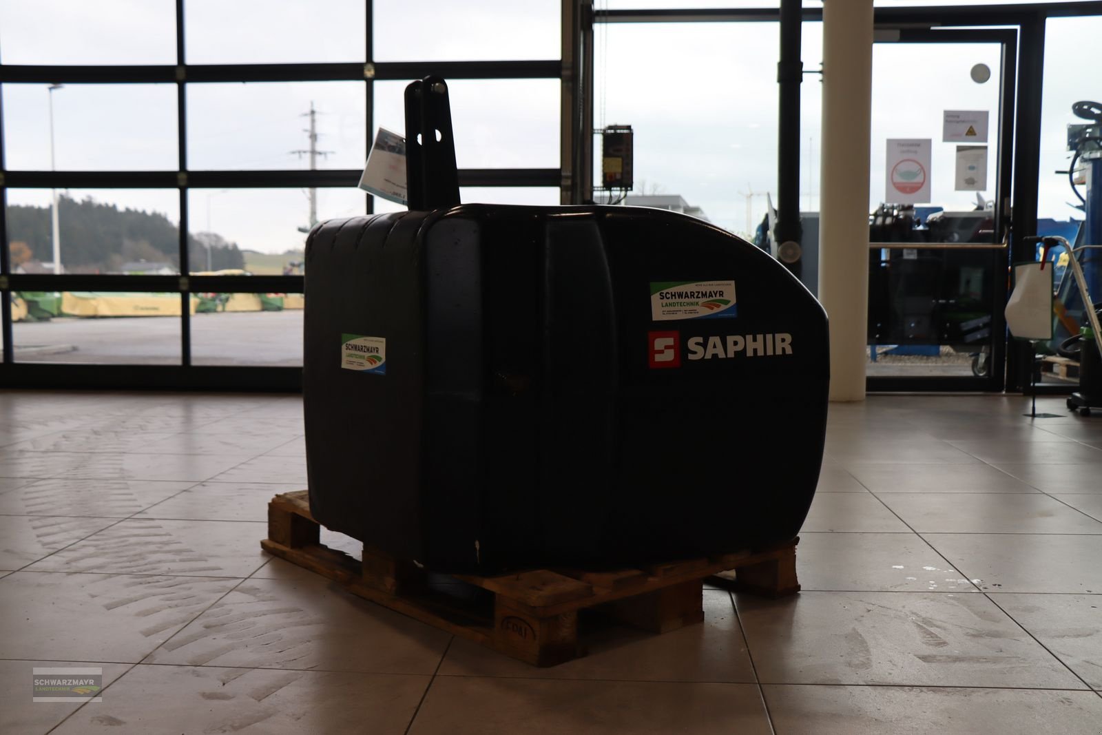 Frontgewicht des Typs Saphir 1500kg Betongewicht, Neumaschine in Aurolzmünster (Bild 2)