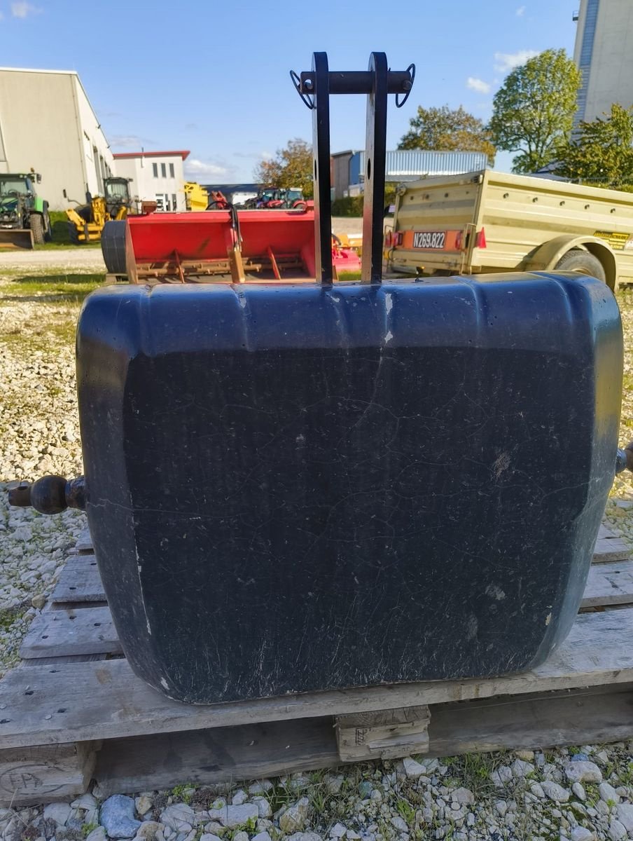 Frontgewicht des Typs Saphir Frontgewicht 650kg, Gebrauchtmaschine in Harmannsdorf-Rückersdorf (Bild 3)